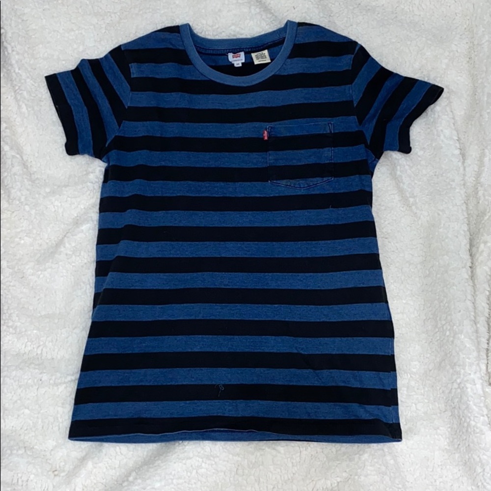 Levi’s women’s shirt